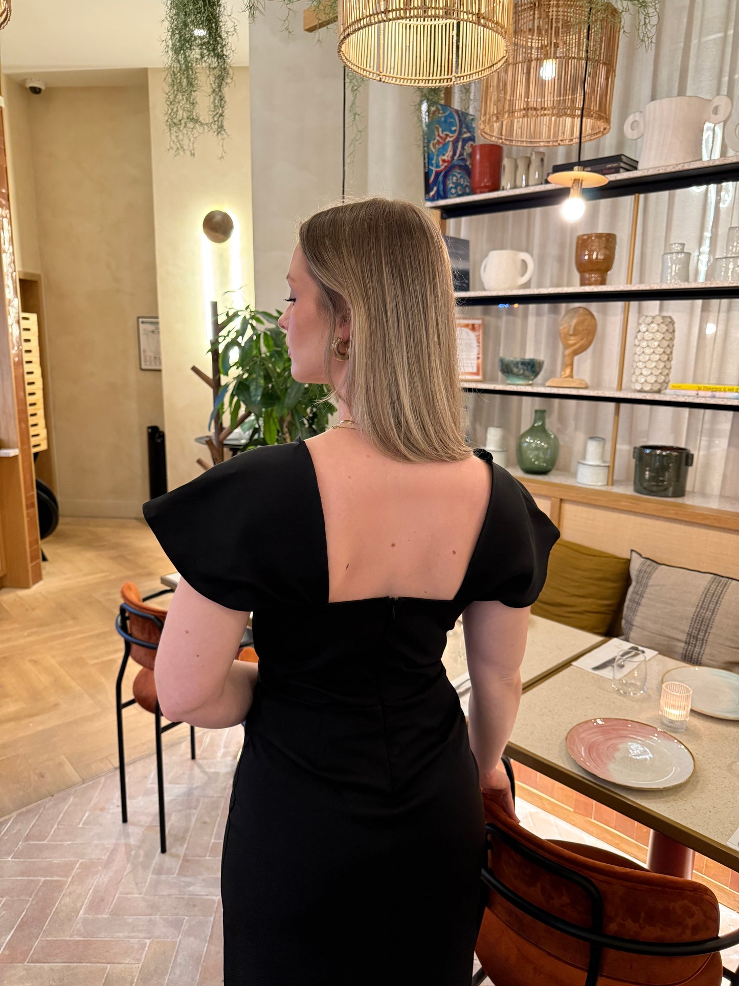 Noctura Édition – Robe Noire Élégance Minérale