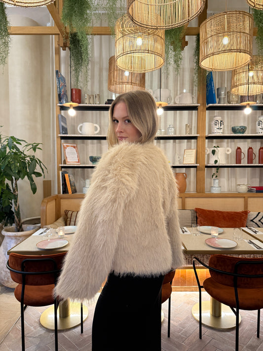 Aurora Édition – Veste Fourrure Élégante