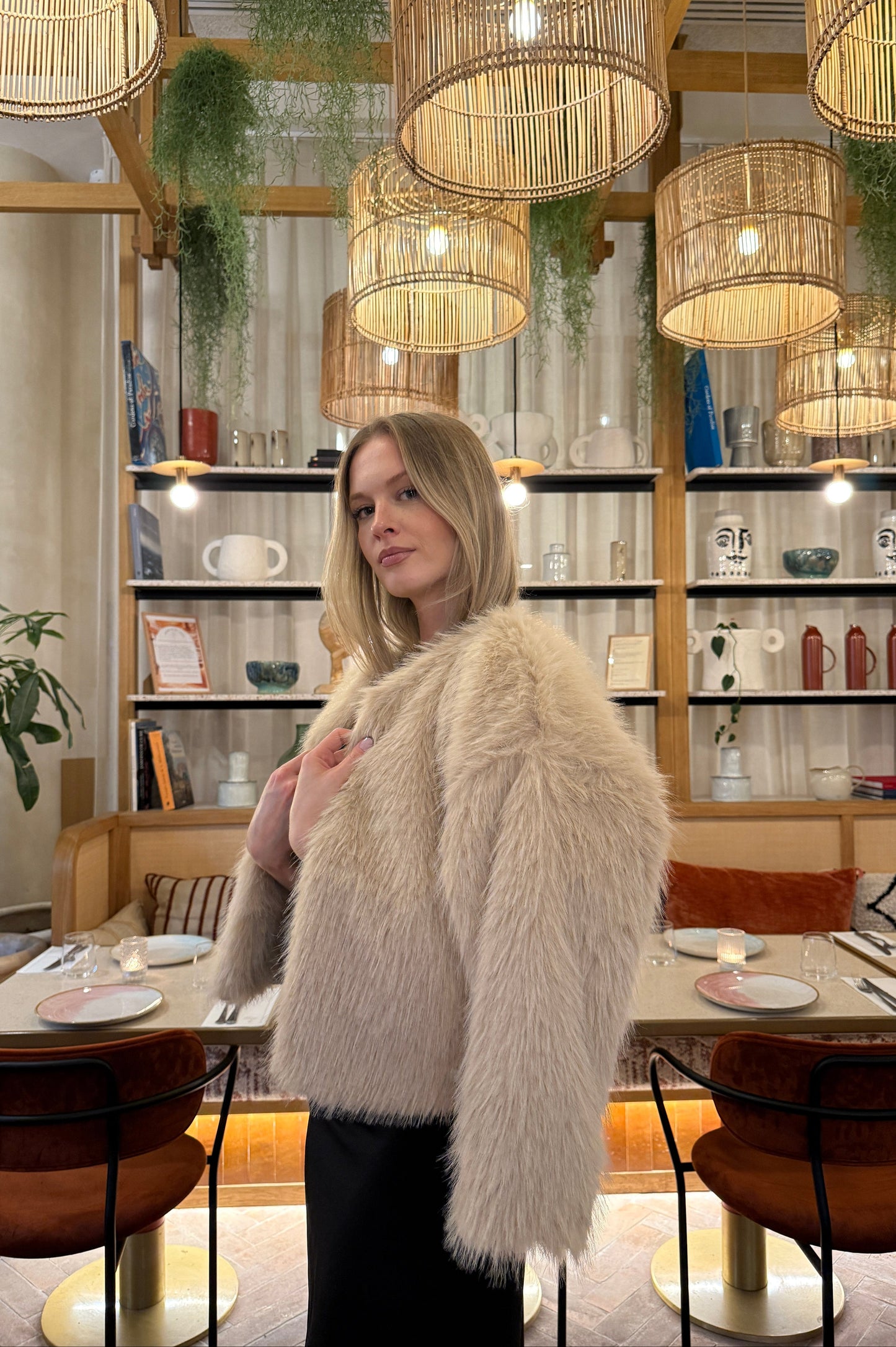 Aurora Édition – Veste Fourrure Élégante