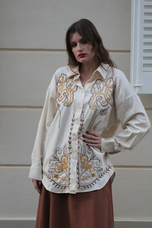 Chemise Nayla – écru brodé safran & tabac